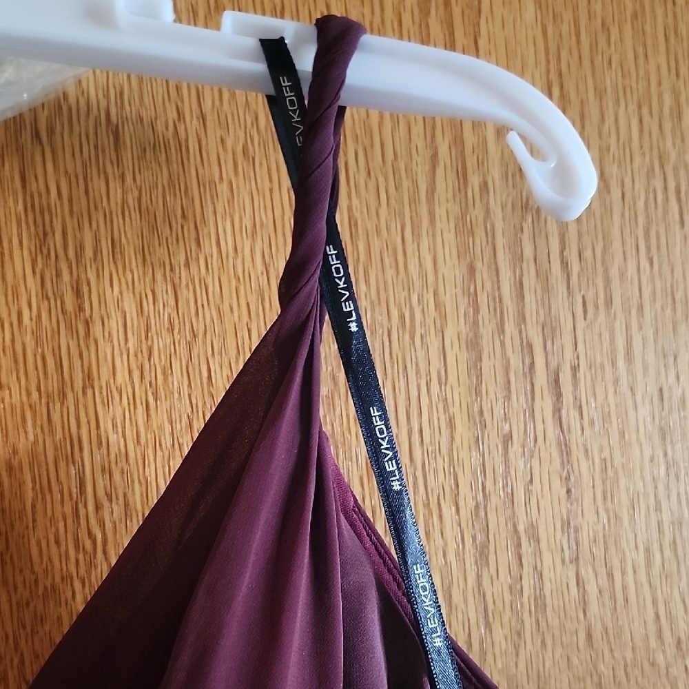 Elegant Burgundy Maxi Dress - Picture 5 of 7